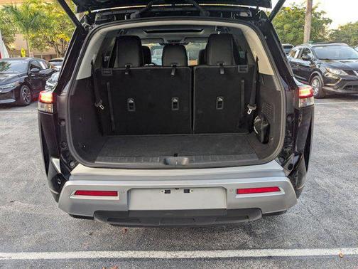 2022 Nissan Pathfinder Platinum 2WD