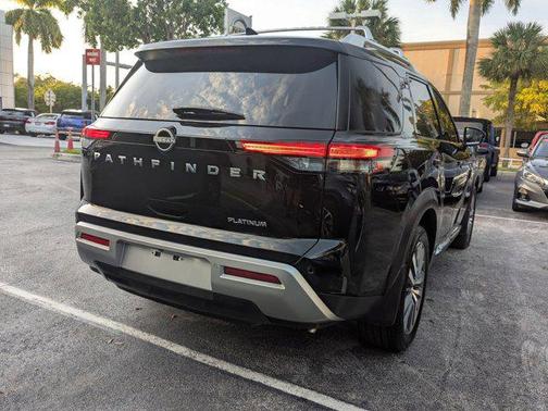 2022 Nissan Pathfinder Platinum 2WD