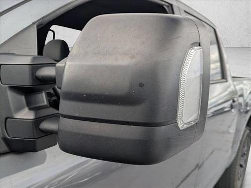 2023 Nissan Titan SV