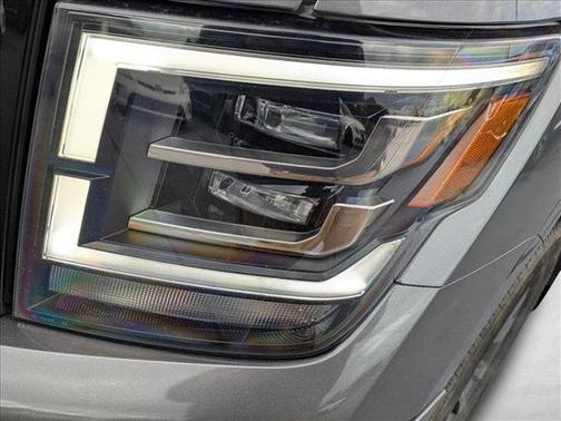 2023 Nissan Titan SV