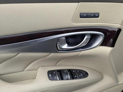 2015 INFINITI Q70L 3.7