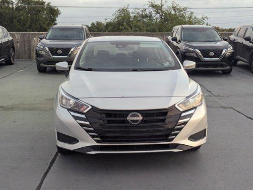 Brilliant Silver Metallic 2023 Nissan Versa 1.6 SV