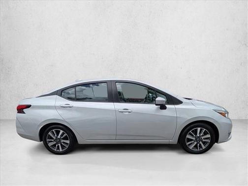 Brilliant Silver Metallic 2023 Nissan Versa 1.6 SV