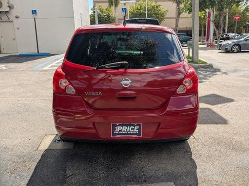 2010 Nissan Versa 1.8 S