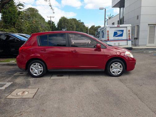 2010 Nissan Versa 1.8 S