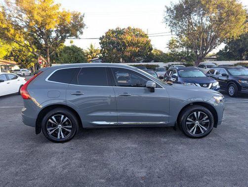 2022 Volvo XC60 Recharge Plug-In Hybrid T8 Inscription Expression