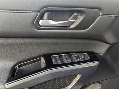 2025 Nissan Pathfinder SL FWD