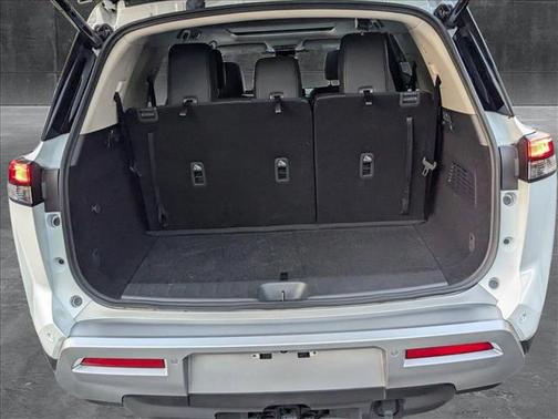 2025 Nissan Pathfinder SL FWD