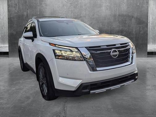 2025 Nissan Pathfinder SL FWD