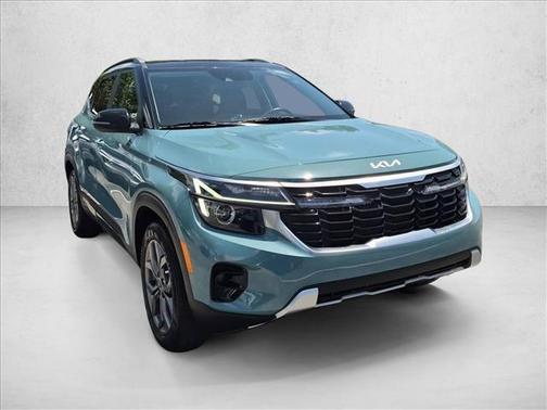 Pluton Blue/Black Roof 2024 Kia Seltos S