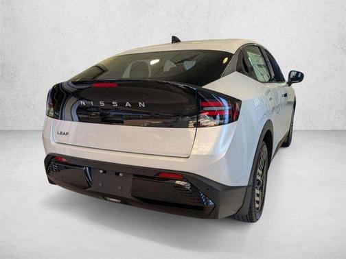 Everest White Pearl Tricoat 2026 Nissan Leaf SV+