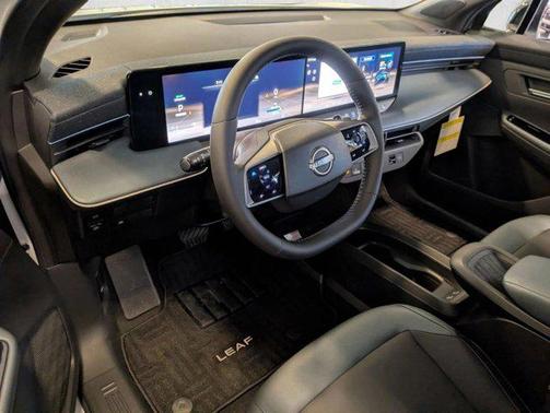 Everest White Pearl Tricoat 2026 Nissan Leaf SV+