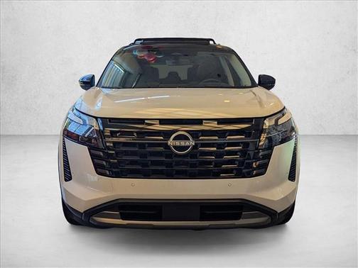 Everest White Pearl Tricoat/Super Black 2026 Nissan Pathfinder Platinum