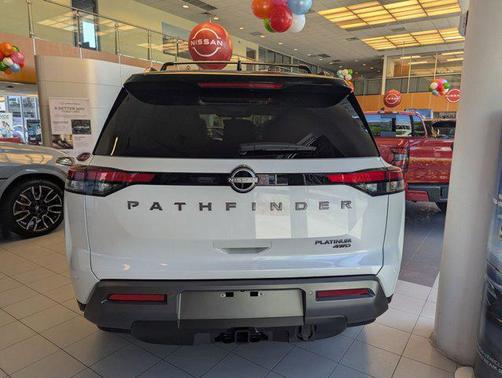 Everest White Pearl Tricoat/Super Black 2026 Nissan Pathfinder Platinum