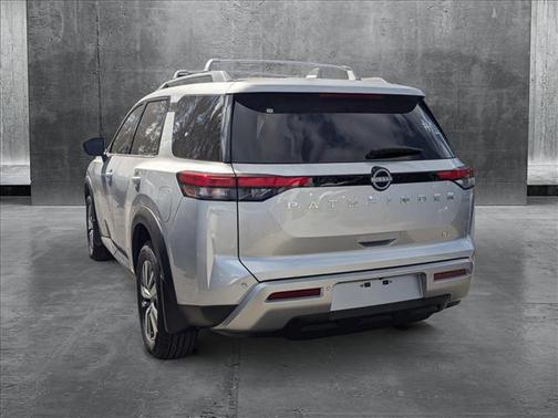 2025 Nissan Pathfinder SL FWD