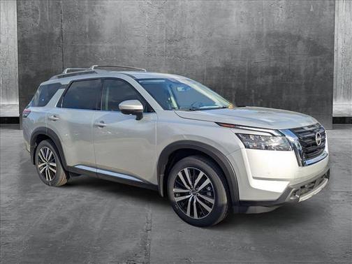 2025 Nissan Pathfinder Platinum FWD