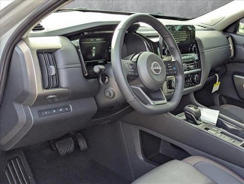 2025 Nissan Pathfinder Platinum FWD