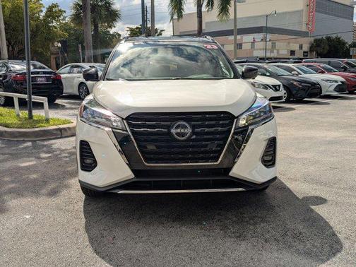 2023 Nissan Kicks SR