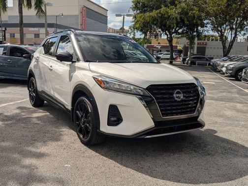 2023 Nissan Kicks SR