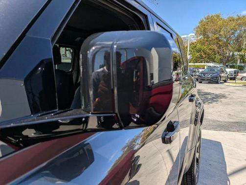 2025 Land Rover Defender 110 P400 S