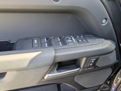 2025 Land Rover Defender 110 P400 S