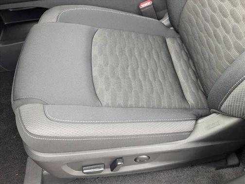 2025 Nissan Pathfinder SV FWD