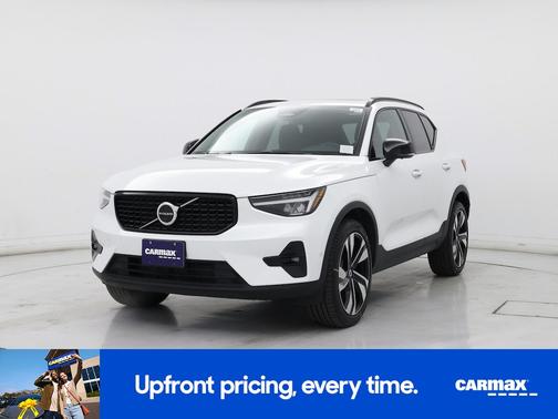 2025 Volvo XC40 B5 Plus Dark Theme