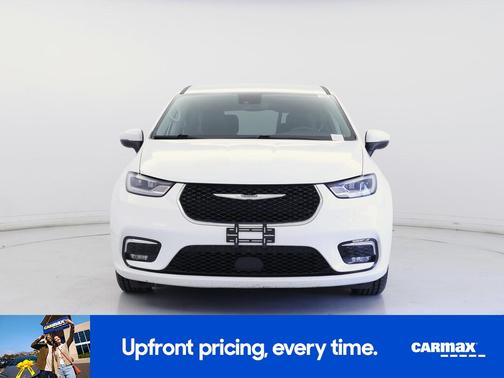 White 2023 Chrysler Pacifica Touring L