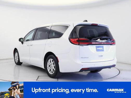 White 2023 Chrysler Pacifica Touring L