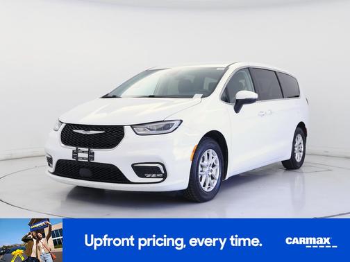 White 2023 Chrysler Pacifica Touring L