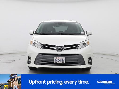 White 2018 Toyota Sienna XLE