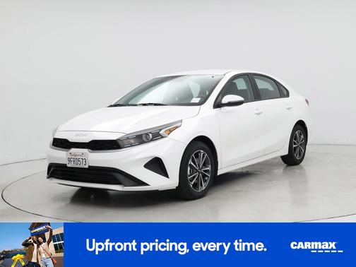 White 2023 Kia Forte LXS