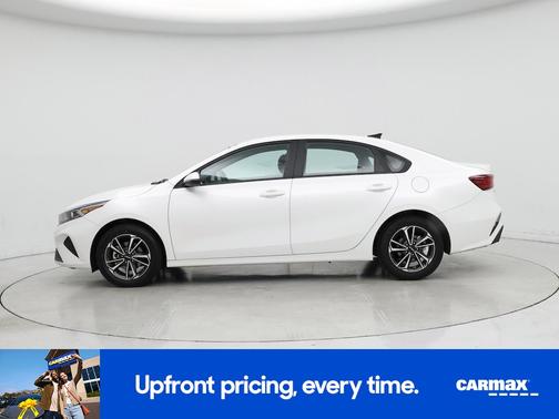 White 2023 Kia Forte LXS