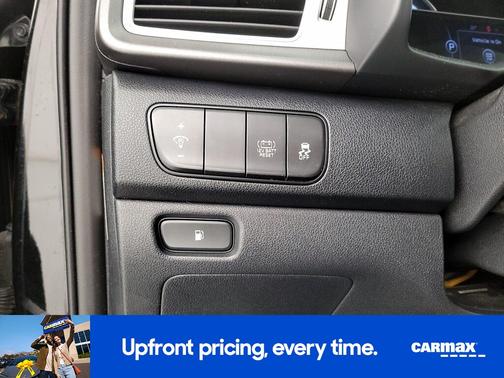 Black 2019 Kia Niro LX