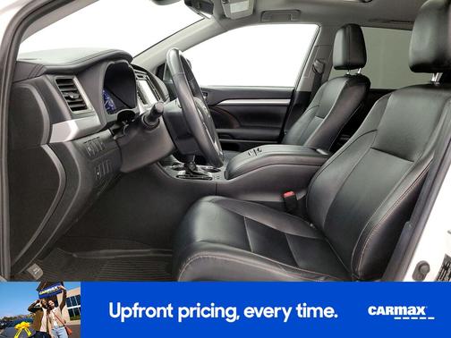 White 2019 Toyota Highlander Hybrid XLE