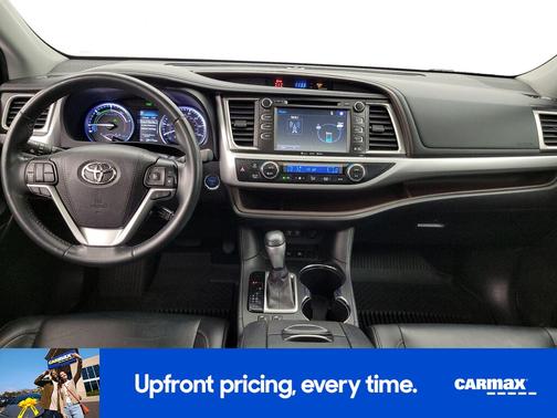 White 2019 Toyota Highlander Hybrid XLE