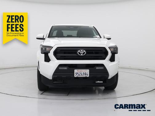 White 2024 Toyota Tacoma SR5