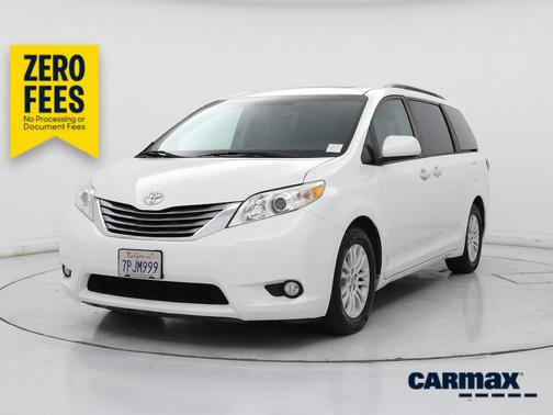White 2015 Toyota Sienna XLE