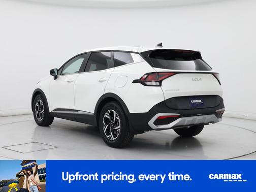 White 2024 Kia Sportage LX