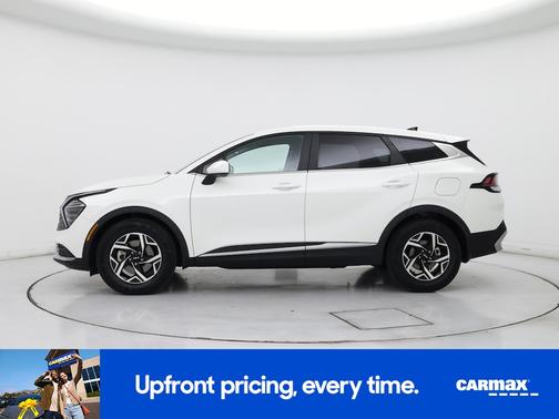 White 2024 Kia Sportage LX