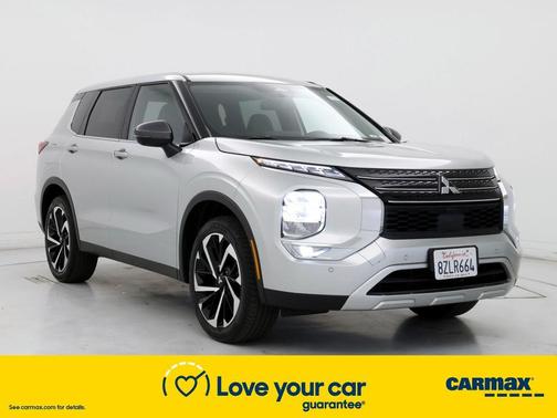 Photo 1 of 28 of 2022 Mitsubishi Outlander SE
