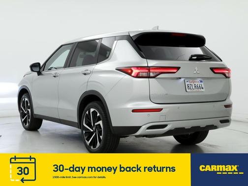 Photo 2 of 28 of 2022 Mitsubishi Outlander SE