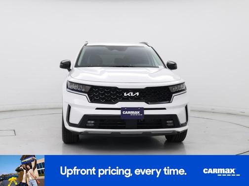 White 2022 Kia Sorento EX