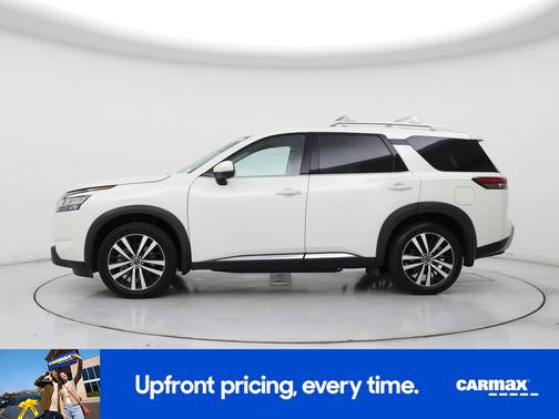 White 2024 Nissan Pathfinder Platinum