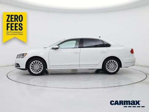 White 2016 Volkswagen Passat SE
