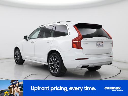 White 2018 Volvo XC90 T6 Momentum