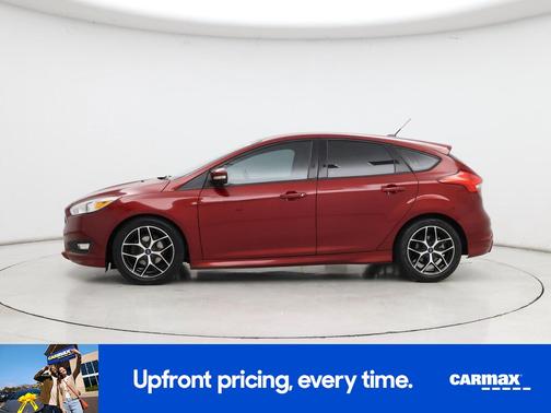 Red 2016 Ford Focus SE