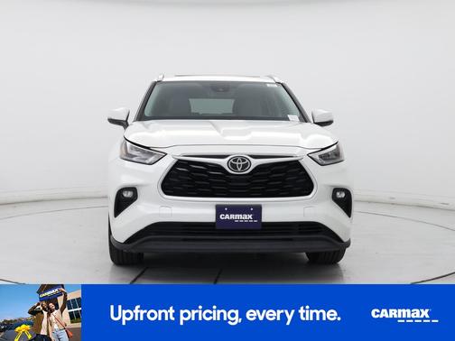 White 2020 Toyota Highlander XLE