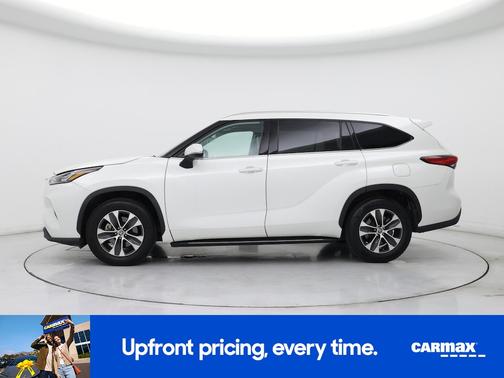 White 2020 Toyota Highlander XLE