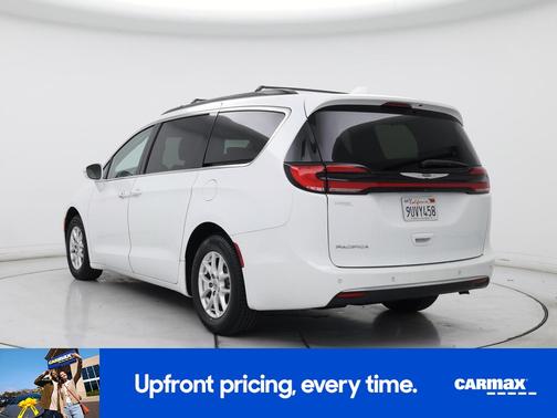 White 2022 Chrysler Pacifica Touring L